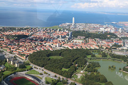 Såhär är det att flyga helikopter över Malmö